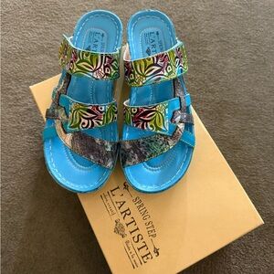 L’Artiste Aqua Sandals